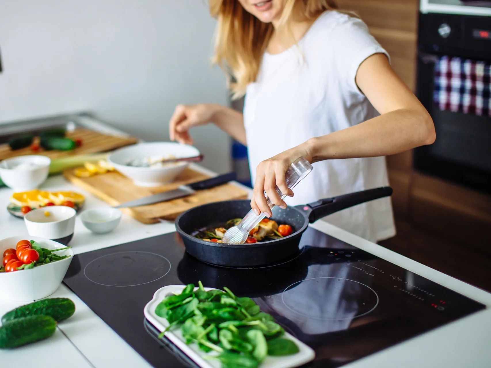 Кухня после готовки не должна выглядеть как поле боя: порядок начинается еще до начала приготовления