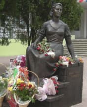 Нонна Мордюкова, памятник в Ейске