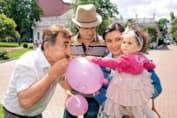 Леонид Каневский с дочкой, зятем и внучкой