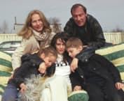 Людмила Зорина с мужем, невесткой и внуками