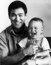 Брэндон Ли с отцом