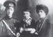 Николай Гумилёв и Анна Ахматова с сыном