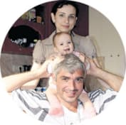 Андрей Андреев с женой и дочкой