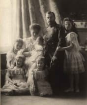 Александра Фёдоровна с семьёй