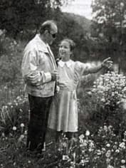 Эдуард Асадов с внучкой