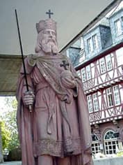 Статуя Карла Великого
