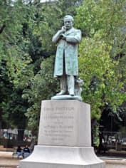 Памятник Луи Пастера