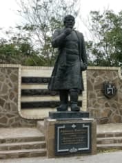 Памятник Афанасию Никитину в Феодосии