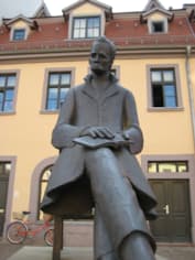Памятник Фридриху Ницше