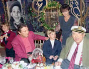 Максим Никулин с отцом, женой и детьми