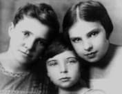 Елена Аросева с сестрами