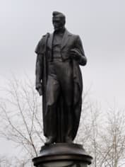 Памятник Александру Грибоедову в Москве