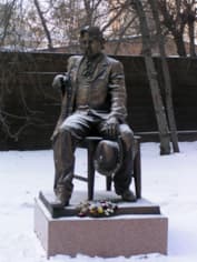 Памятник Василию Сурикову
