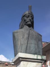 Памятник Владу Цепешу в Бухаресте
