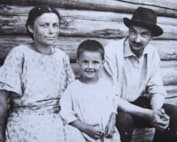 Виталий Бианки с женой и сыном