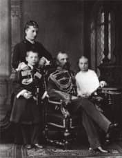 Екатерина Долгорукова и Александр II с детьми