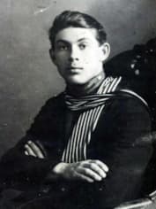 Военный лётчик Николай Гастелло в молодости