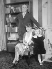 Фрэнсис Скотт Фицджеральд с женой и дочкой