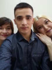 Сергей Семенов с сестрой и мамой