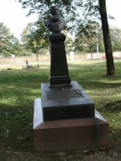 Памятник Михаилу Салтыкову-Щедрину