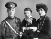 Лев Гумилев с родителями