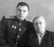 Артем Сергеев с матерью