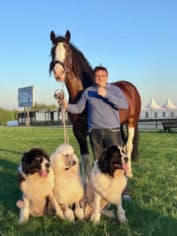 Кантемир Карамзин с лошадью и собаками