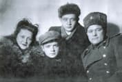 Лев Перфилов с семьей