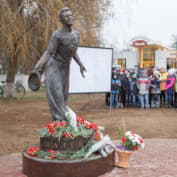 Памятник Петру Алейникову