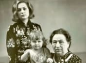 Виктория Брежнева с дочерью и внучкой