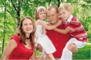 Андрей Караченцов с женой и детьми