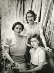 Принцесса Маргарет с сестрой и мамой