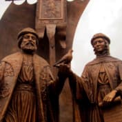 Памятник Петру и Февронии в Екатеринбурге
