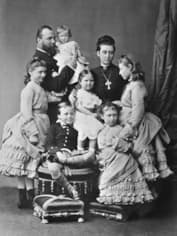 Елизавета Федоровна в детстве с семьей