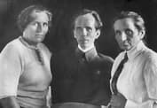 Николай Островский с женой и мамой