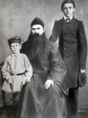 Дмитрий Мамин-Сибиряк с отцом и братом Владимиром
