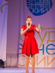 Анфиса Шустова на сцене