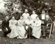 Лев Толстой и Софья Толстая с детьми