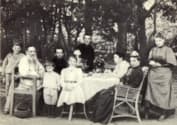 Лев Толстой и Софья Толстая с семьей