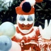 Джон Гейси в костюме клоуна