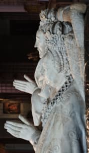 Посмертная статуя Екатерины Медичи