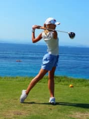 Евгения Ефимова играет в гольф