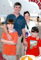 Рик Риордан с семьей