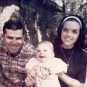 Рик Риордан в детстве с родителями