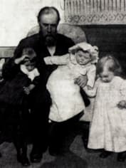 Павел Третьяков с внучками
