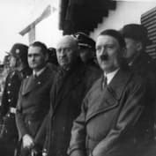 Рудольф Гесс, Анри де Байе-Латур и Адольф Гитлер на церемонии открытия зимних Олимпийских игр 1936 года