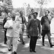 Герман Геринг и Адольф Гитлер