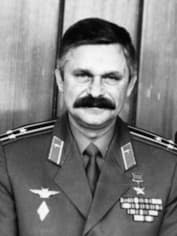 Александр Руцкой в военной форме