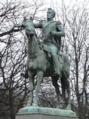 Памятник Симону Боливару в Париже