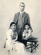 Джавахарлал Неру с женой Камалой Каул и дочерью Индирой